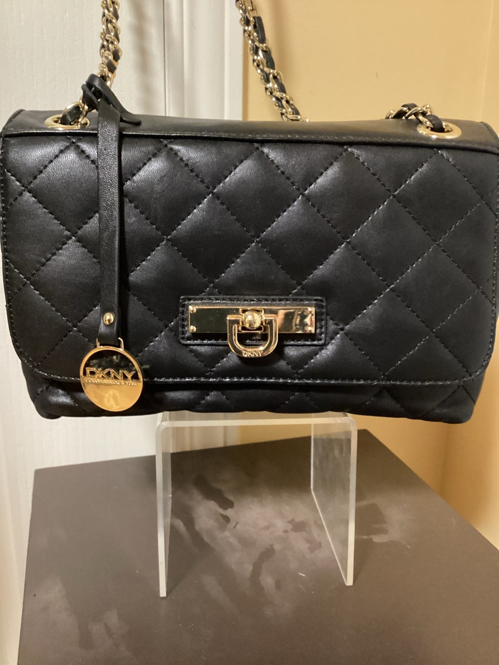 Luxurious quilted flap bag with chain DKNY